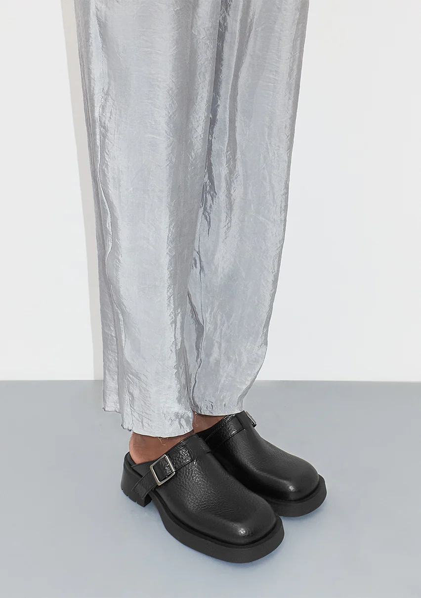 Aroa Mules | Black - Image 3