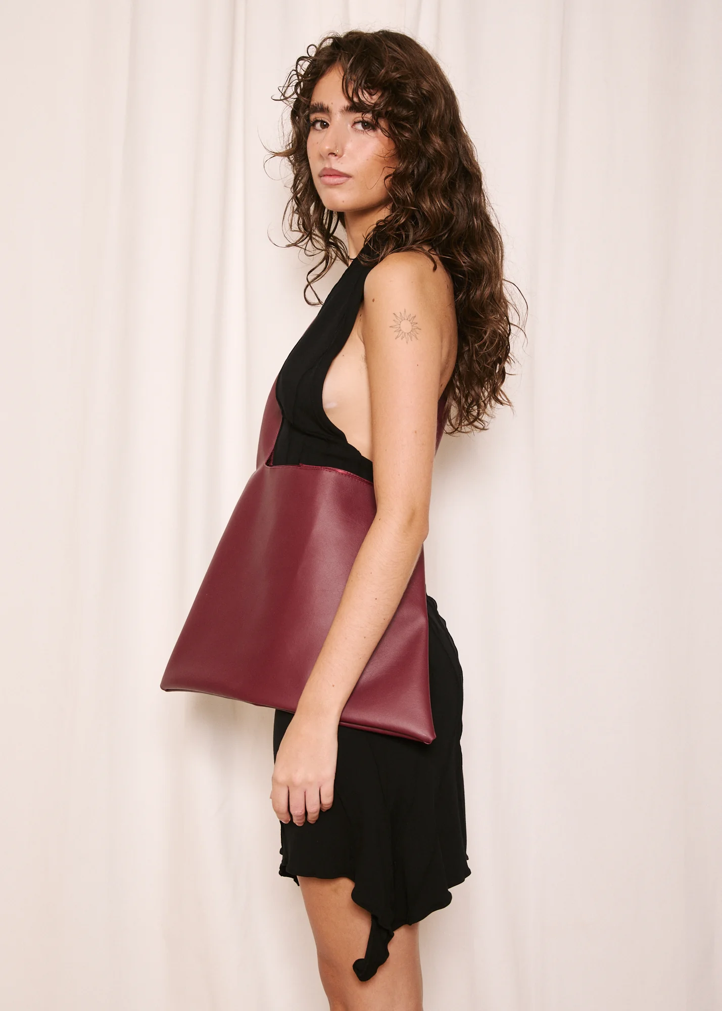 Burgundy Slouch Bag Medium - Image 2