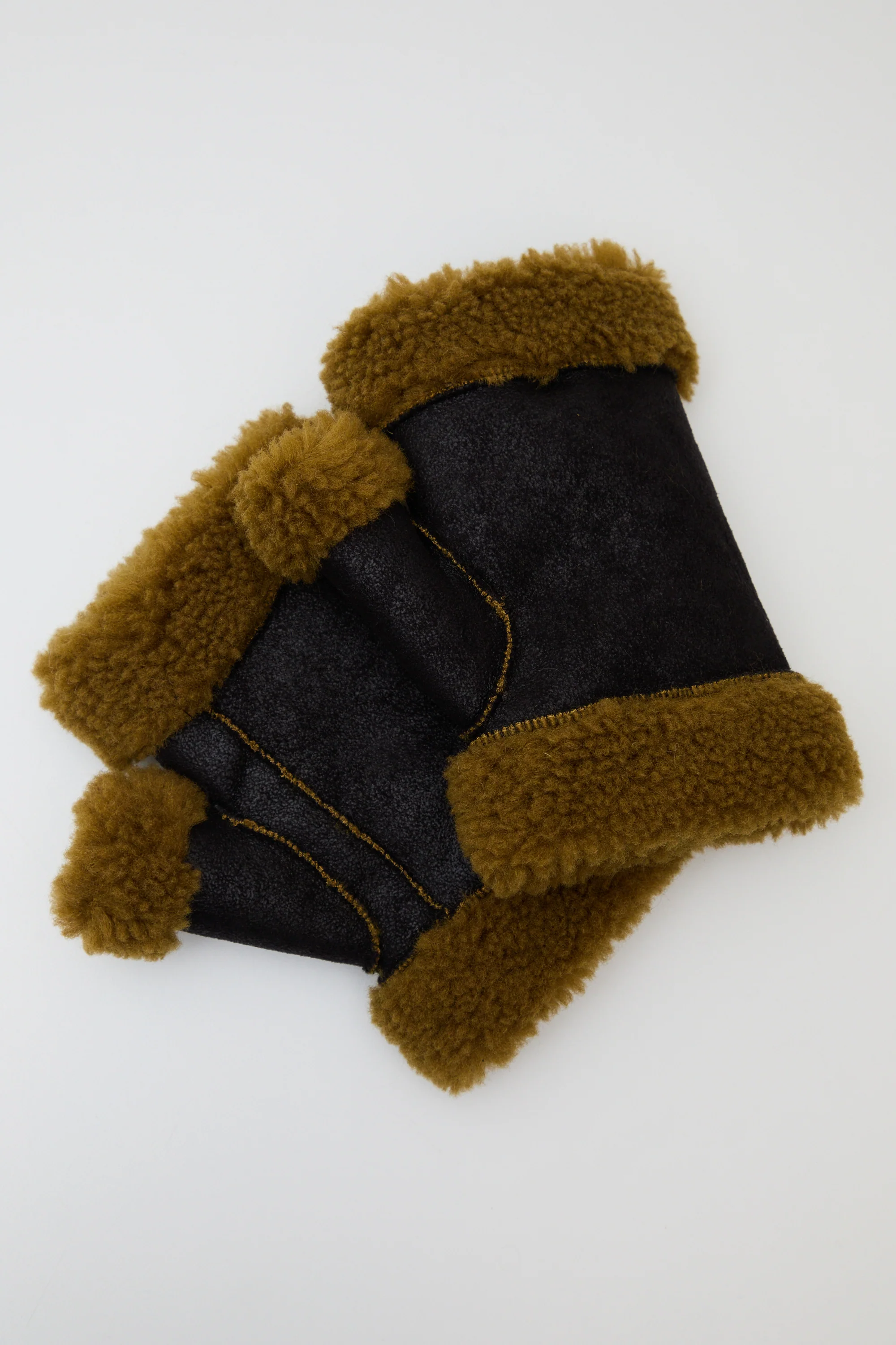 Sandy Shearling Gloves | Black & Avocado - Image 3