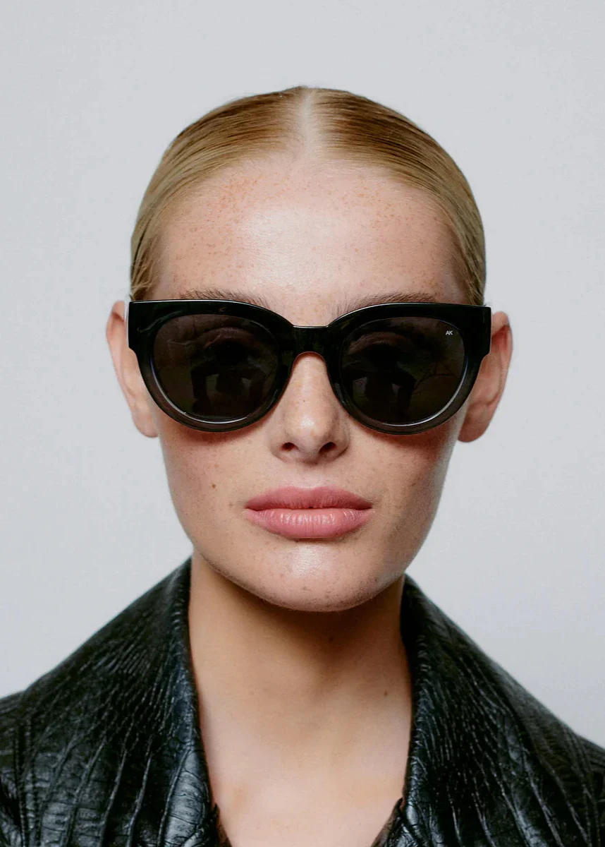 Lilly Black - Image 3