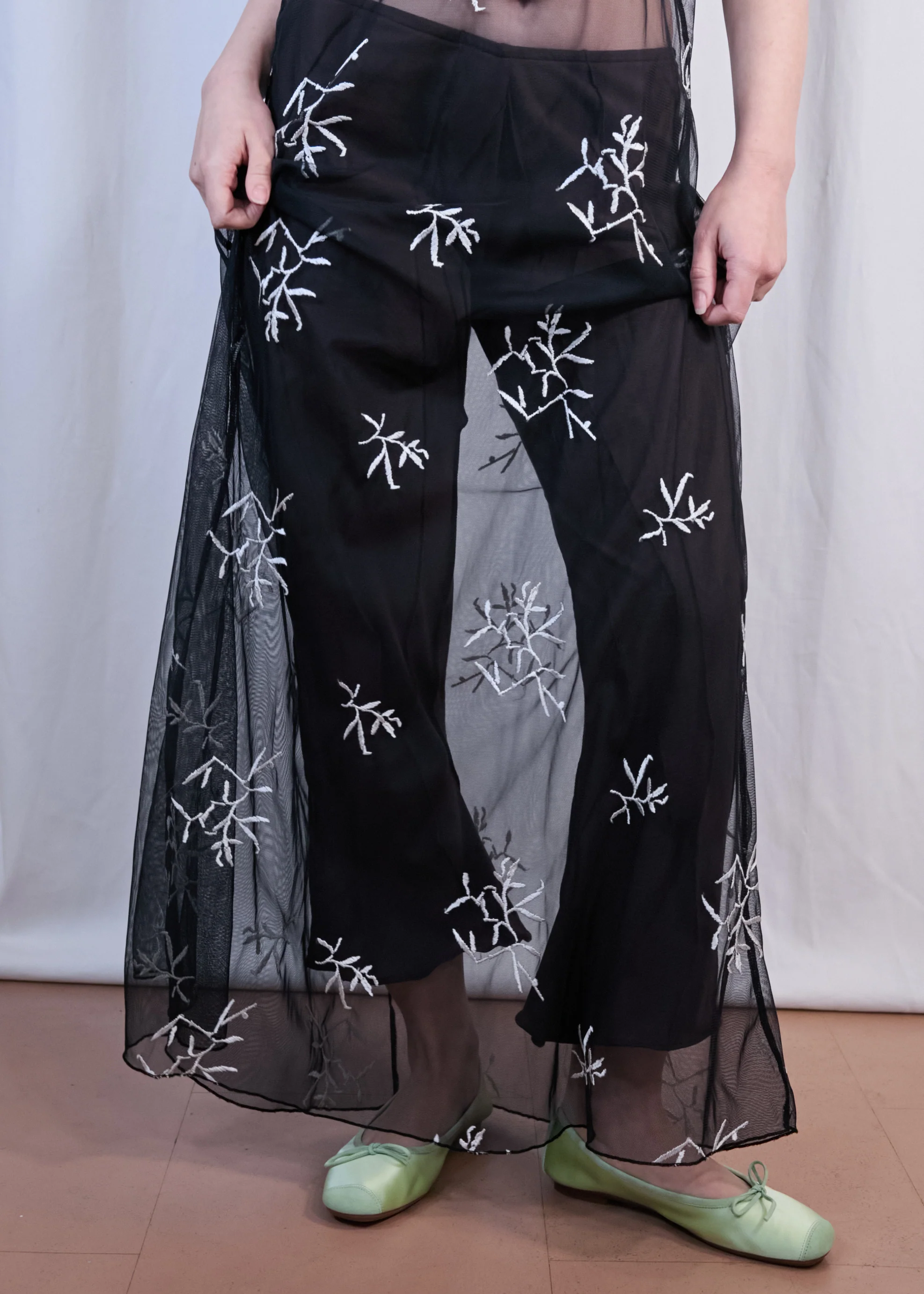 Black Flower Embroidery Maxi Dress - Image 2