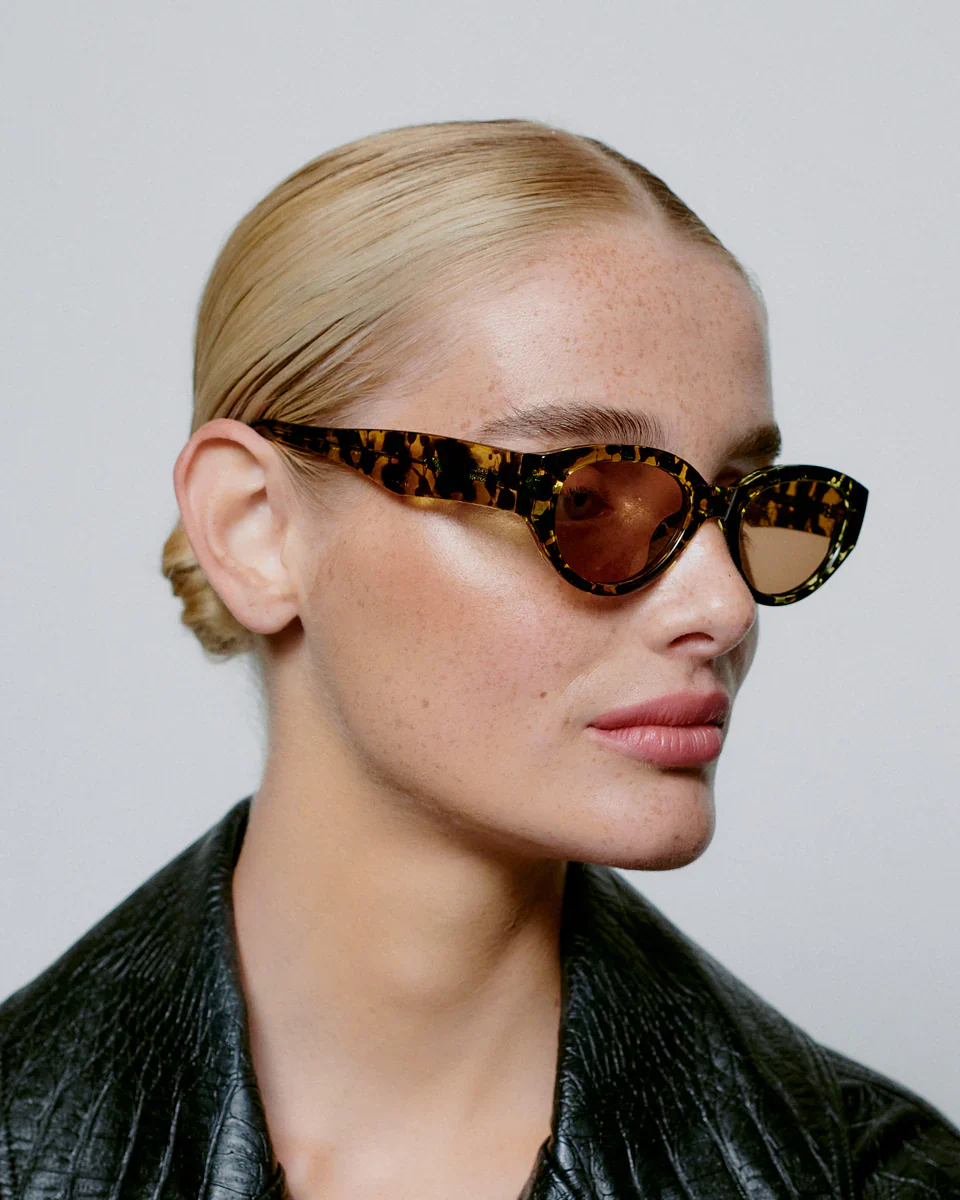 Winnie Black/ Yellow Tortoise - Image 2